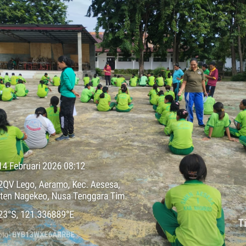 ‎Hari Kasih Sayang, Ratusan Siswa SMKN 1 Aesesa Tulis Surat Cinta Untuk Orang Tua ‎